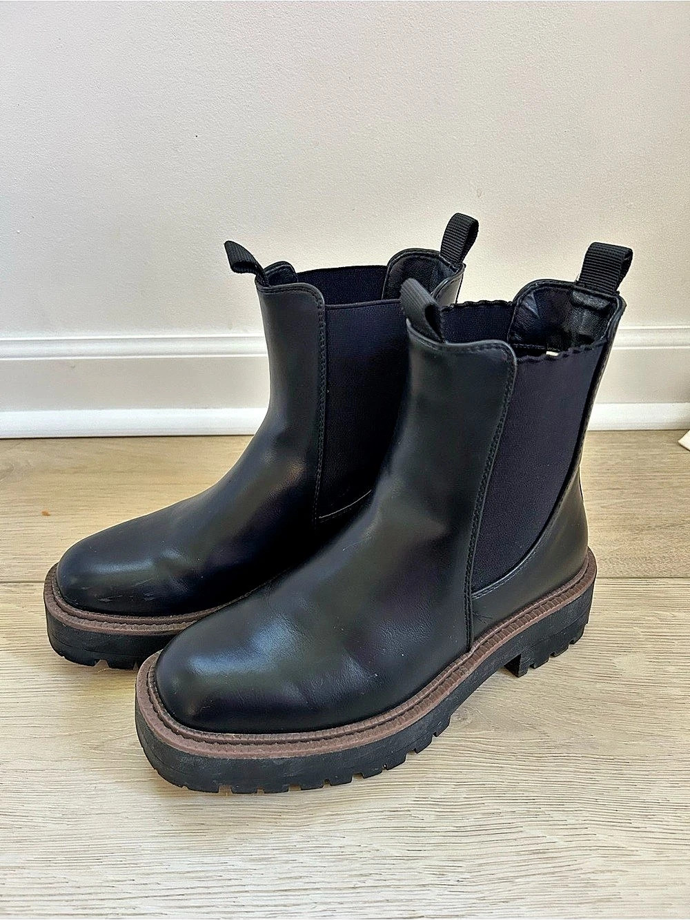 DREAM PAIRS Chunky Lug Sole Chelsea Boots Black US 6.5